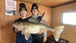 2063uidBoys_with_big_walleye_in_Sportsmans_Lodge.jpg