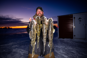 2063uidBret_Amundson_limit_of_walleyes_Resort.jpg